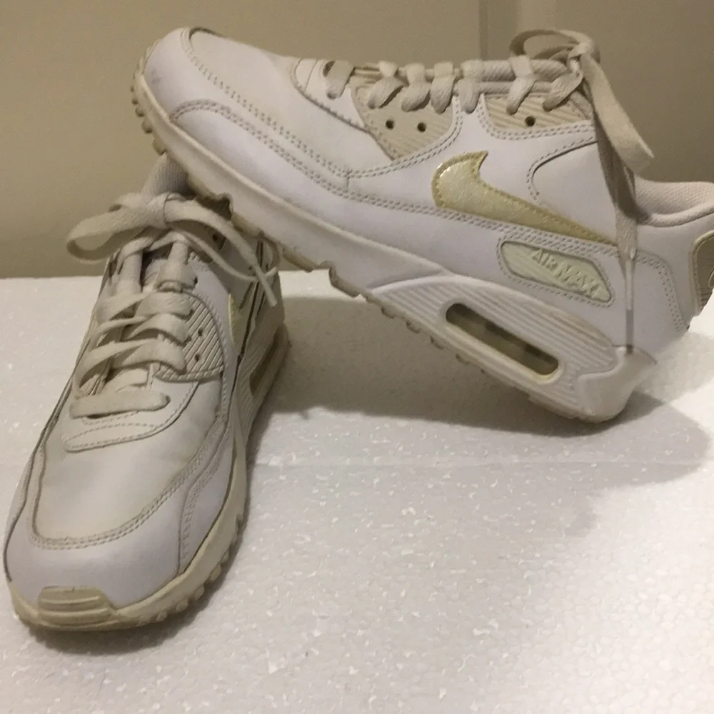 Nike Air Max kids lace up sneakers boys size 6Y